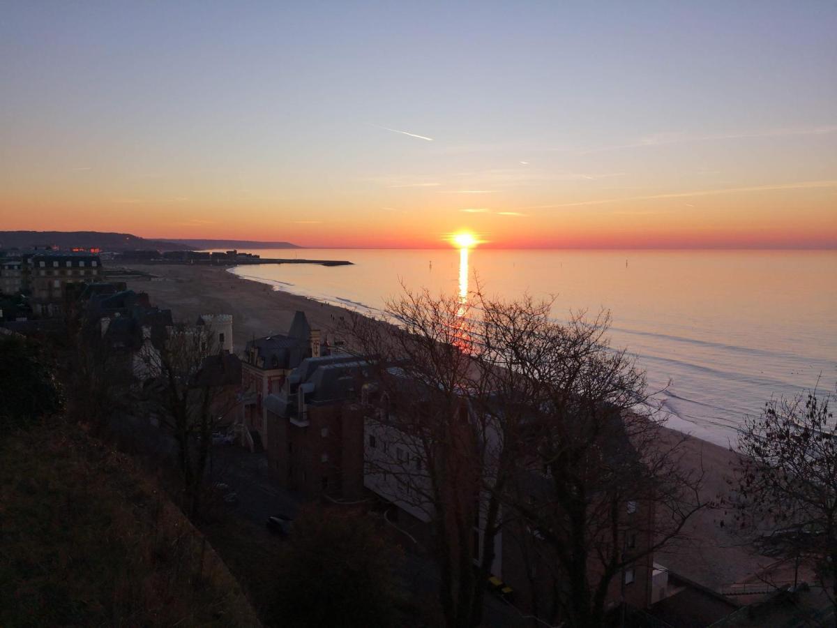 Du Cote De Chez Swann 1 Bed & Breakfast Trouville-sur-Mer Exterior photo